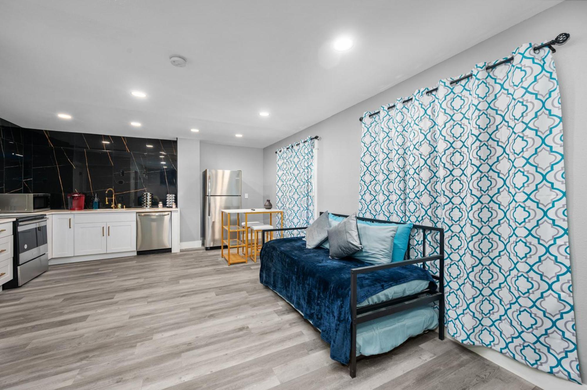 Comfortable 2Br Apt In Vibrant Houston Heights Exterior photo
